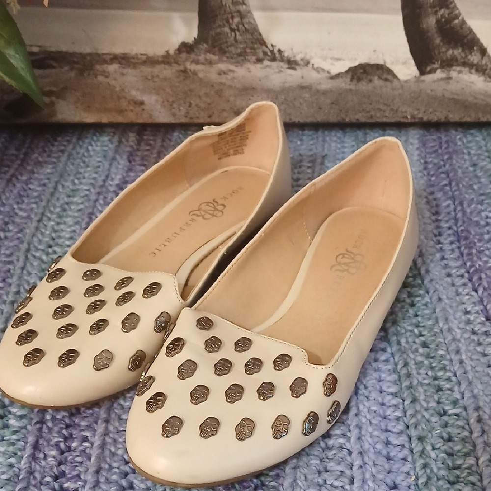 Rock & Republic Cream Flats with Gold Accents